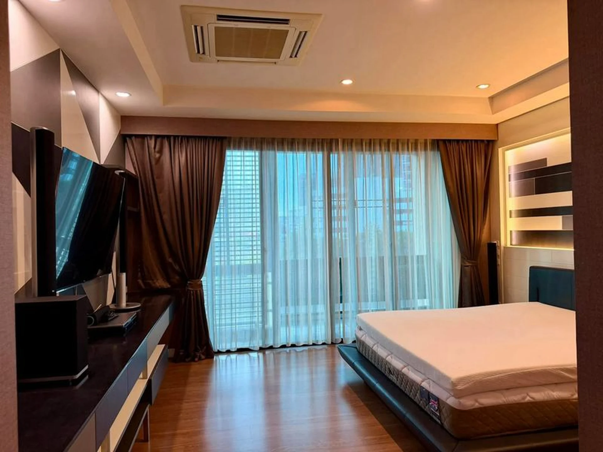Luxury 3.5-Storey Modern Townhome Blesstown Sukhumvit 50 - m800x1200 (1).jpeg