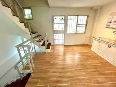 Luxury 4-Storey Townhome Phatthanakan - m800x1200 (7)