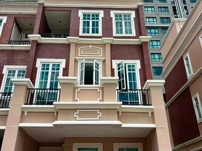 Garden Square Sukhumvit 77 Luxury Corner Townhouse