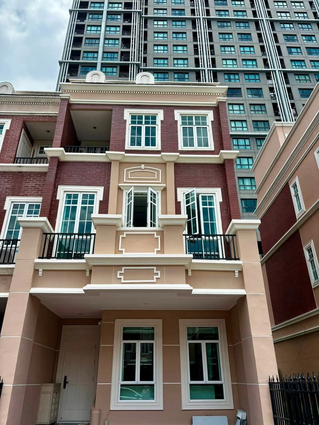 Garden Square Sukhumvit 77 Luxury Corner Townhouse - main