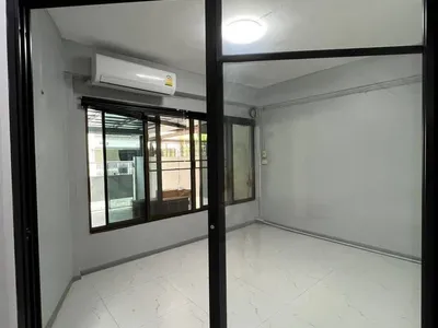 Renovated 2-Storey Townhome Ekkamai 12 - m800x1200 (1).jpeg