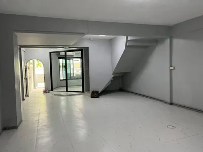 Renovated 2-Storey Townhome Ekkamai 12 - m800x1200 (3).jpeg