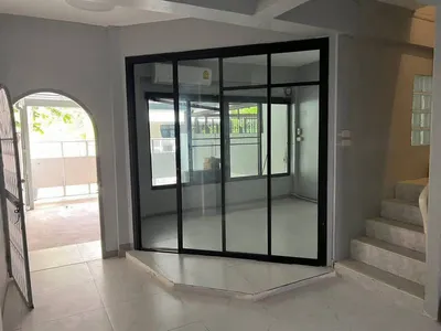 Renovated 2-Storey Townhome Ekkamai 12
