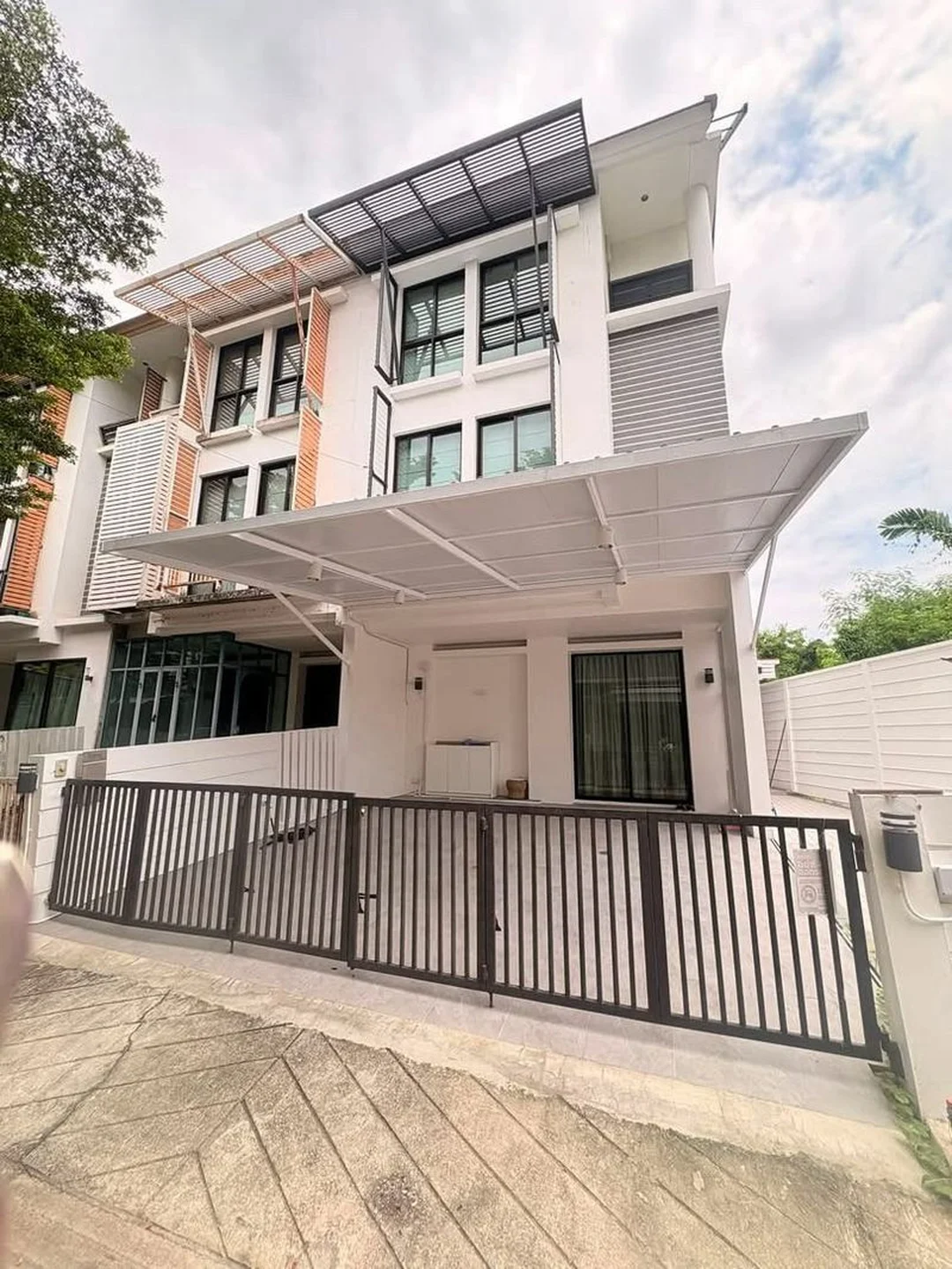 Areeya Mandarina 3 Storey Townhome - m800x1200.jpeg